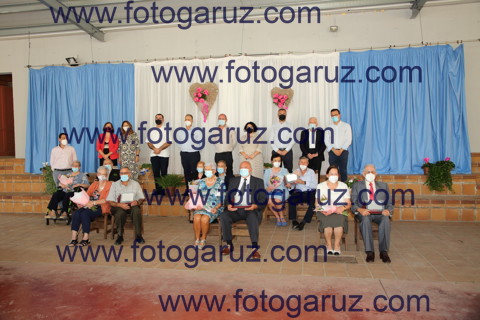 Homenaje a las parejas que cumplen sus bodas de oro